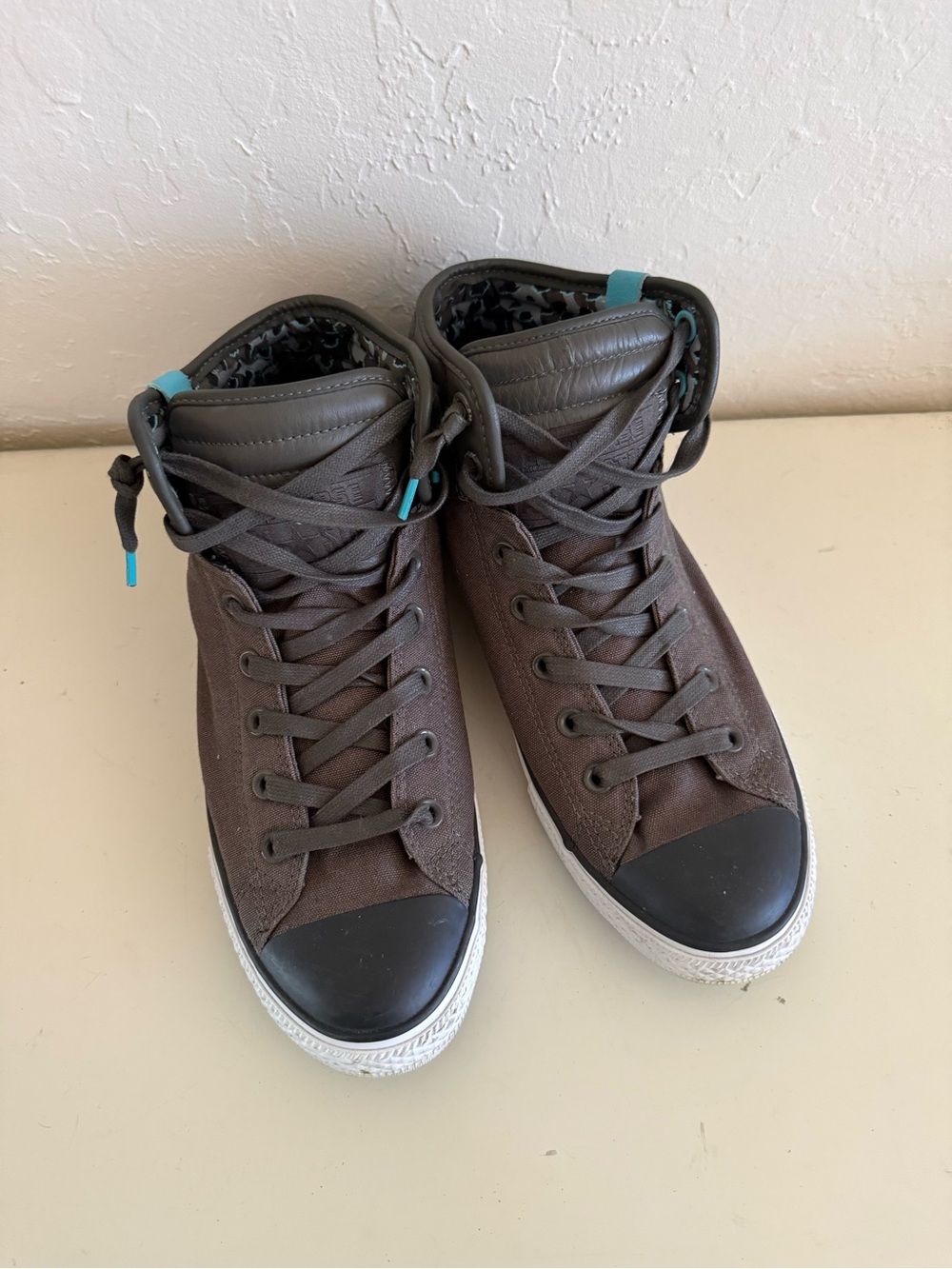Men's Casual High-Top Sneakers in Dark Grey and Black - Picture 2 of 7